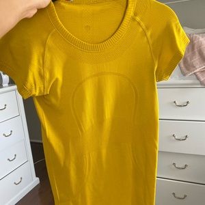Lululemon swiftly tech top